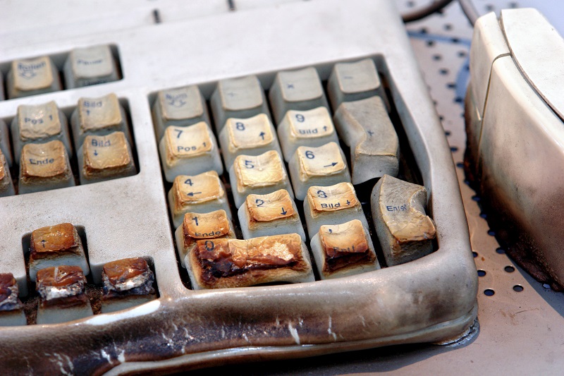 Burned-computer-keyboard-000003930007_SMALL